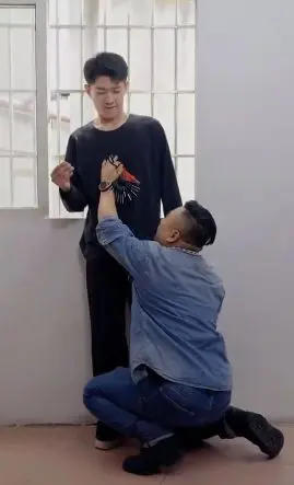 《叫声神医爸爸》：一部笑着流泪的亲情电影，当医术与父爱交织，催人泪下！