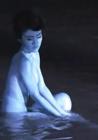 《因为靠近太阳》：都市男女的欲望迷局，爱情与金钱的残酷抉择？